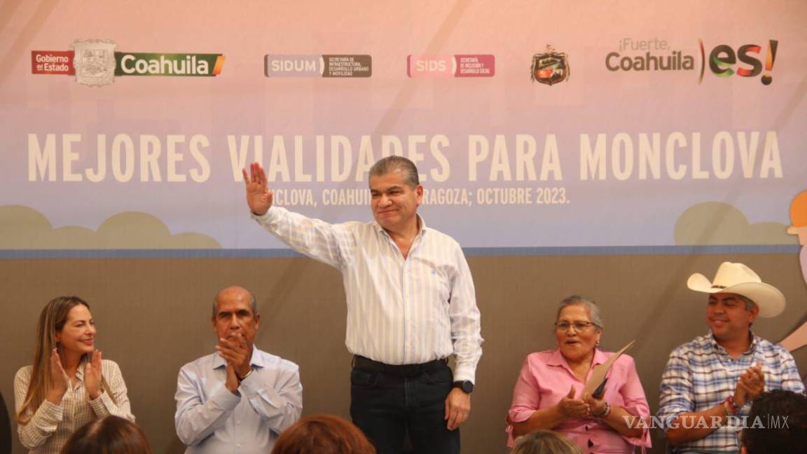 $!En cada uno de estos eventos, el Mandatario estatal estuvo acompañado por alcaldes y beneficiarios que fungieron como testigos de estas obras.
