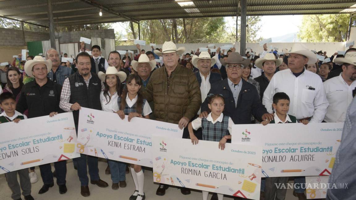 Entrega Alcalde de Saltillo Apoyos Escolares a 828 alumnos de comunidades rurales