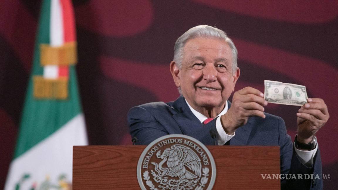 AMLO minimiza afectación para el peso en Lunes Negro; supera los 19 pesos por dólar