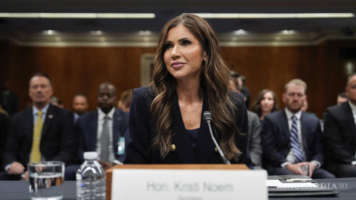 $!Chris Murphy. remarcó a Kristi Noem que en lo conversamos, “los hackers rusos y chinos están haciendo un festín atacando a nuestra nación”.