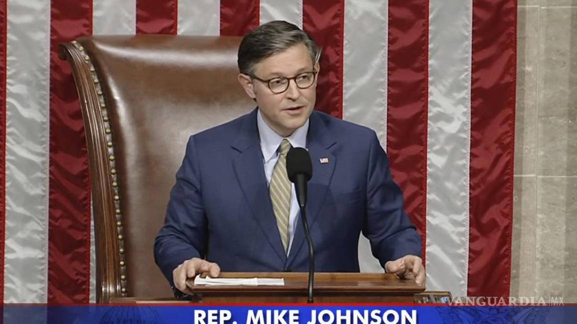 $!El presidente de la Cámara de Representantes, Mike Johnson, anuncia el total de votos tras la aprobación del proyecto de ley del presidente Donald Trump.