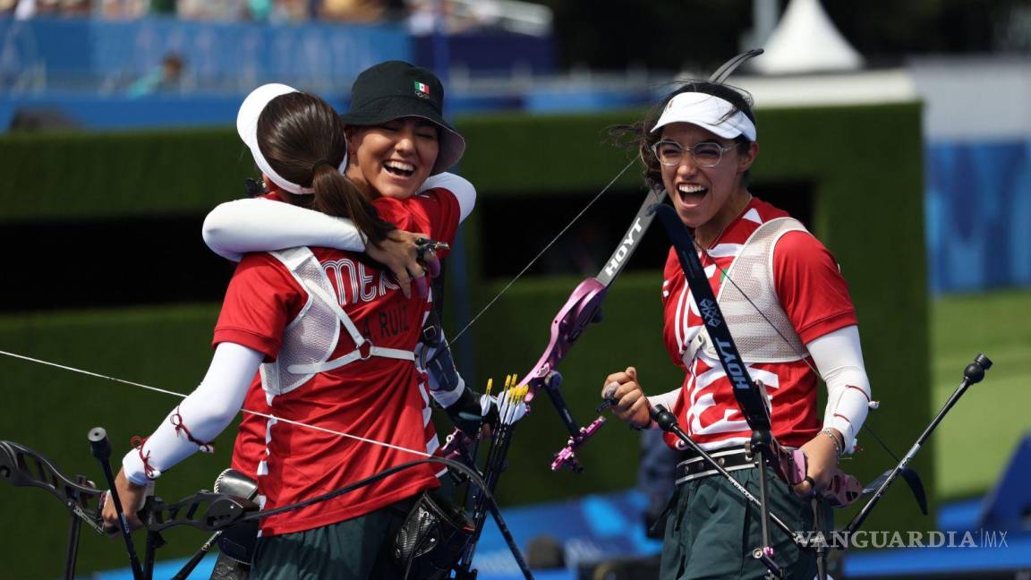 Felicita Manolo Jiménez a Ana Paula y Ángela por ganar medalla en Juegos Olímpicos