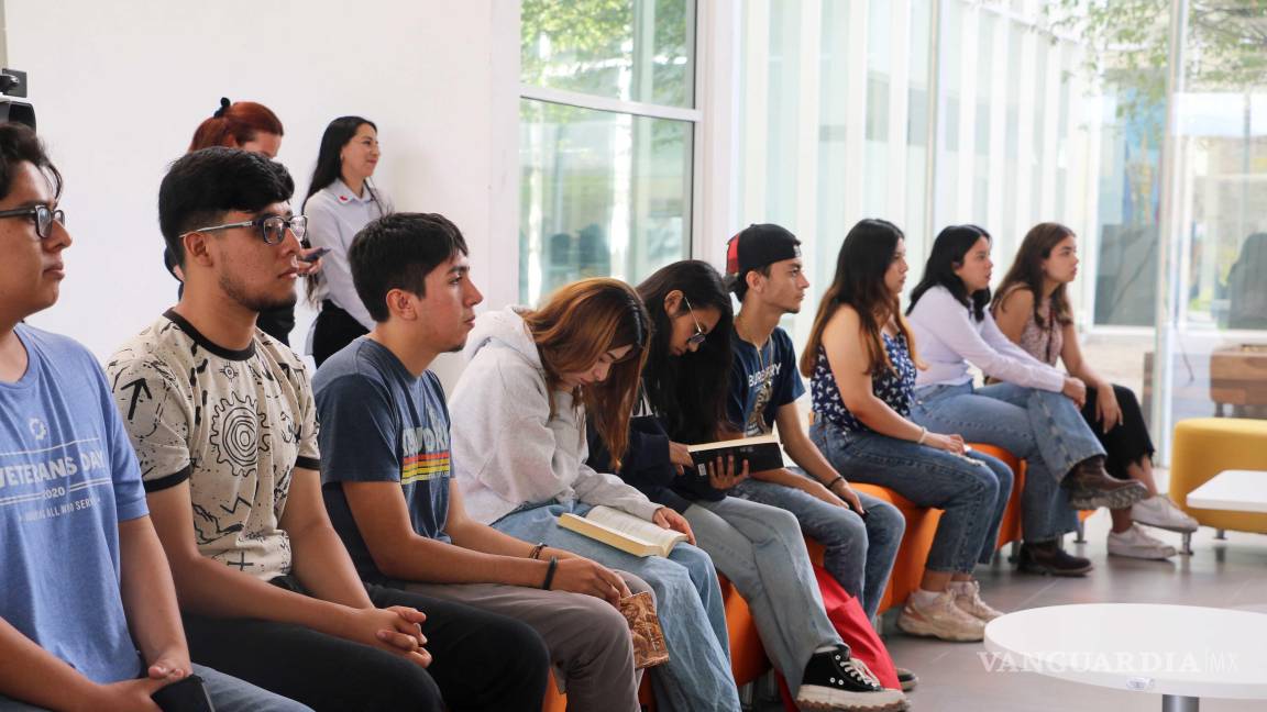 $!Alumnos de distintas escuelas y facultades de la UAdeC, participaron en el Maratón de Lectura en Voz Alta en su edición 2025.