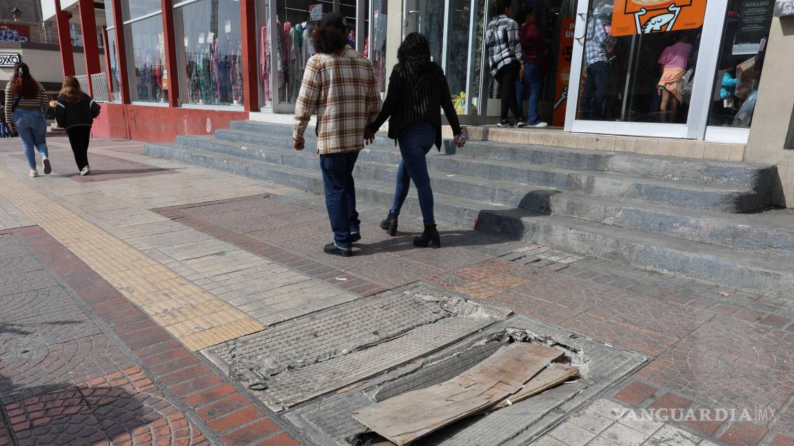 Banquetas y espacios dañados en el Centro Histórico de Saltillo, un riesgo para el peatón