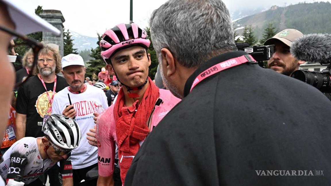 Isaac del Toro acusa a Richard Carapaz de no colaborar y perder juntos el Giro de Italia