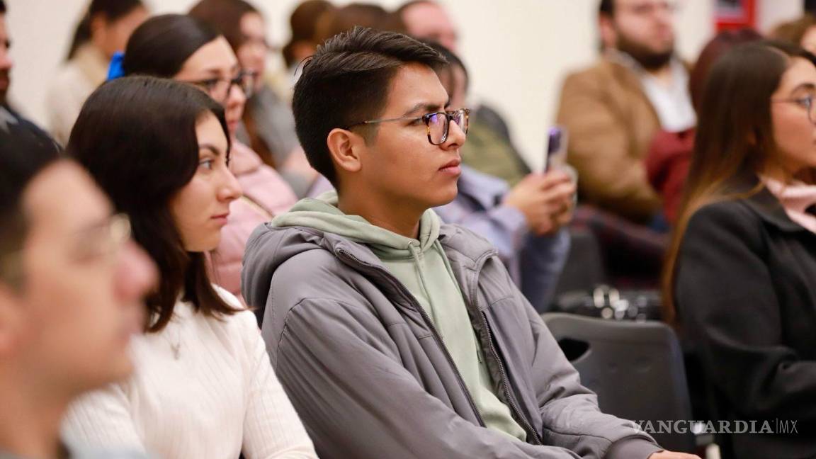 $!Estudiantes y profesionistas de la salud bucal participaron en la jornada.