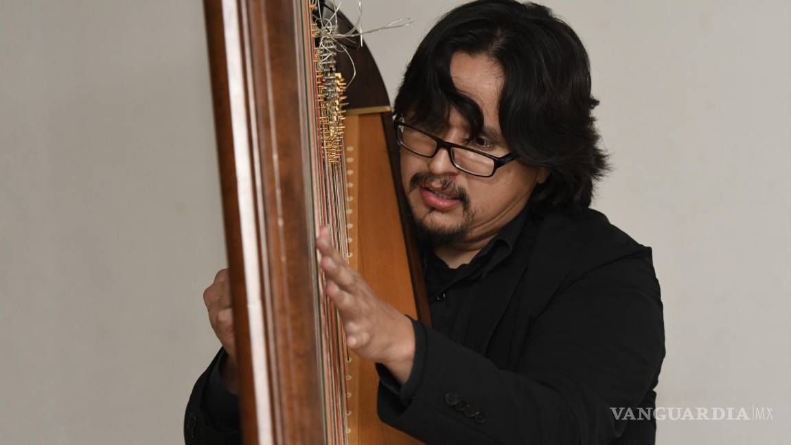 César Secundino presenta su obra ‘El canto del Tunkuluchú’ en Saltillo