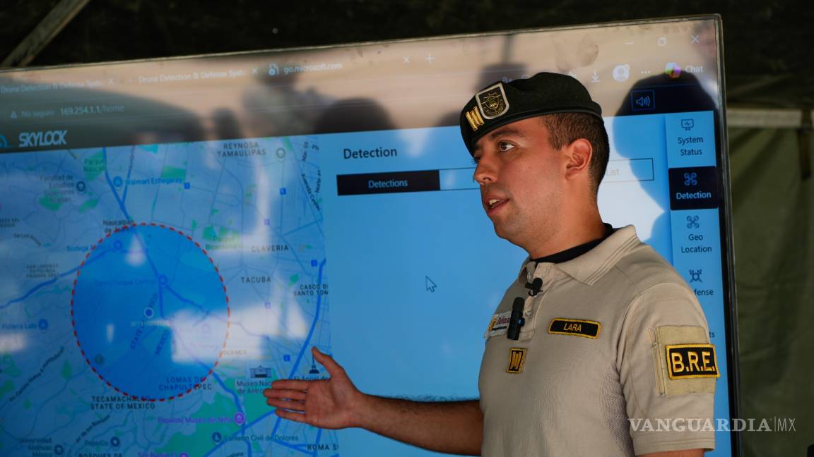 $!El capitán José Alfredo Lara Álvarez, del escuadrón antidrones del Ejército, detalla el equipo y las tácticas que utilizarán en la Copa Mundial de la FIFA 2026.