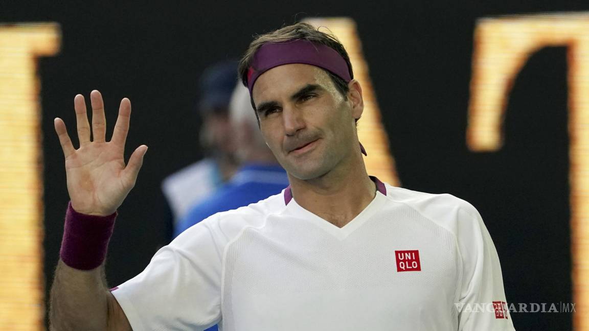 $!28 de enero de 2020. Roger Federer saluda después de derrotar a Tennys Sandgren, en su partido de cuartos de final en el Abierto de Australia en Melbourne, Australia.