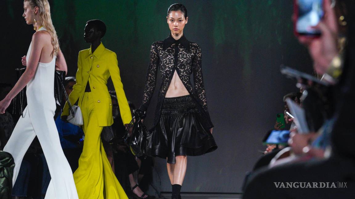$!Modelos desfilan diseños de la colección Primavera Verano 2023 de Proenza Schouler en la Semana de la Moda en Nueva York.