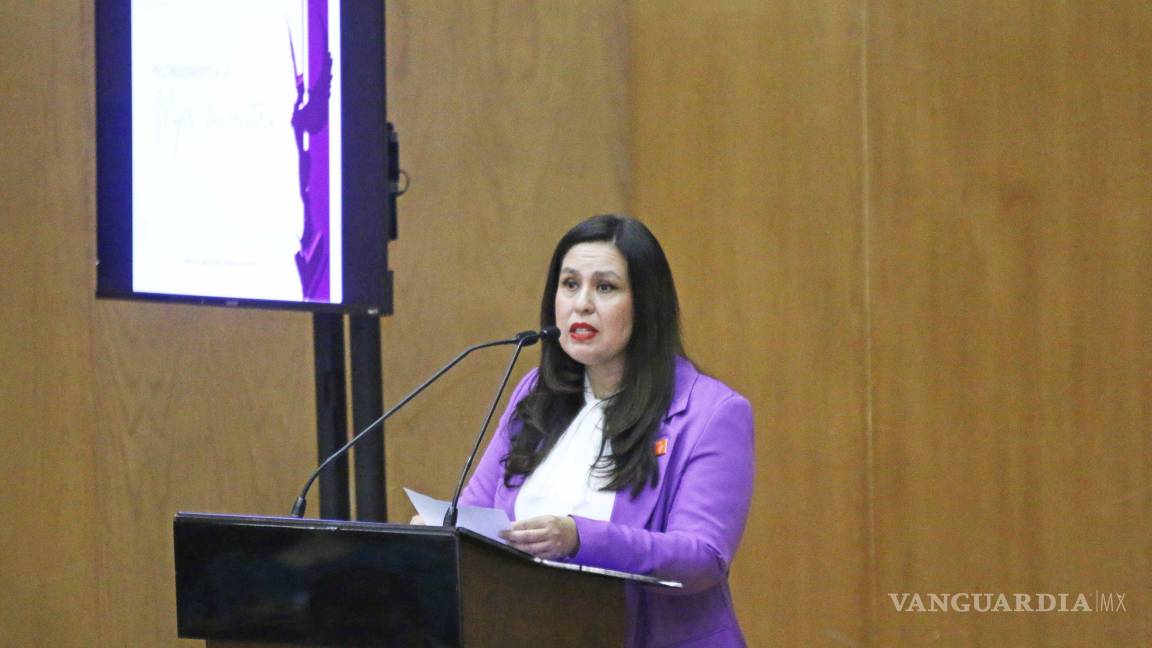 $!Katy Salinas Pérez, titular de la Fiscalía de las Mujeres, resaltó los avances en materia de género dentro de la Universidad.