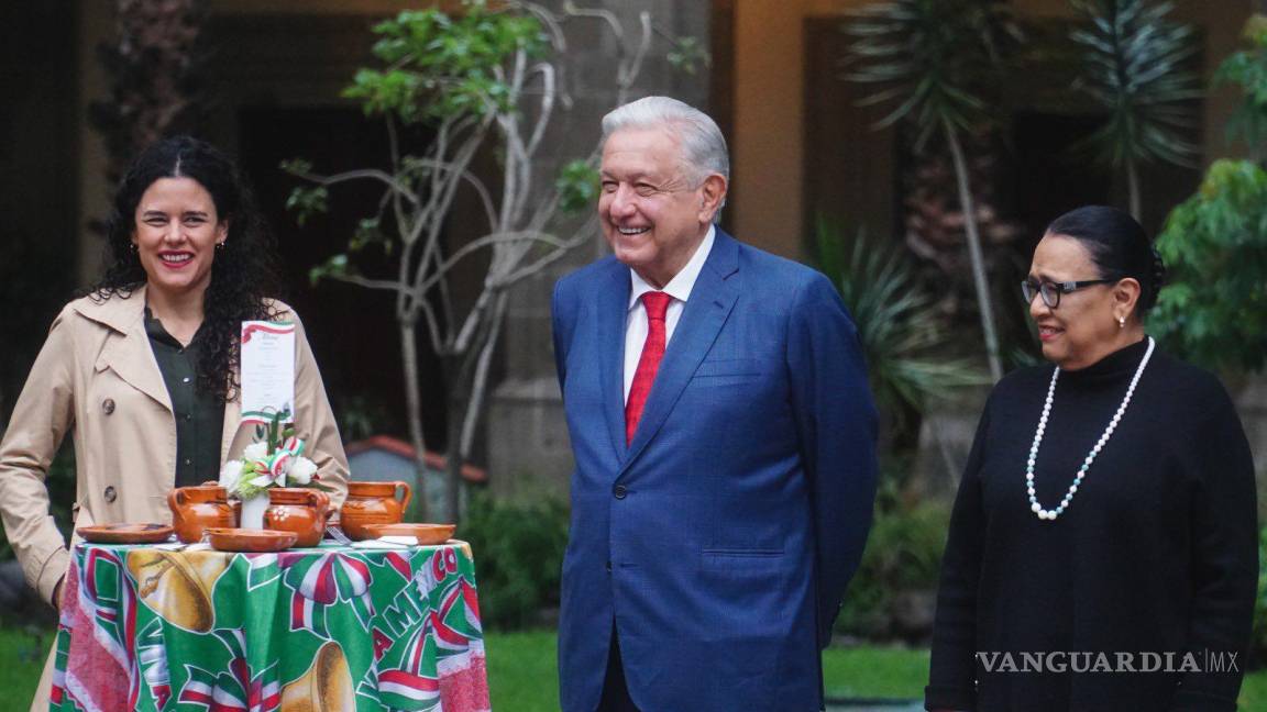 AMLO despide a Gabinete de Seguridad con tamales y mariachis, reunión recibe críticas