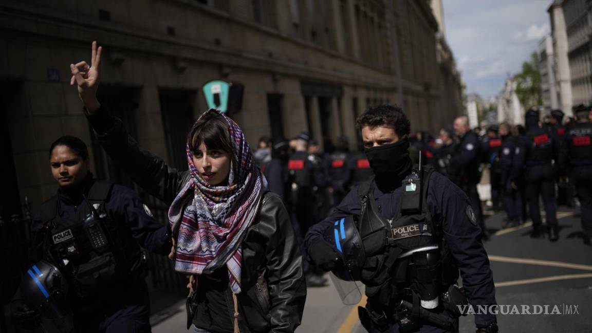 Policía retira a manifestantes propalestinos de la Universidad de la Sorbona en París