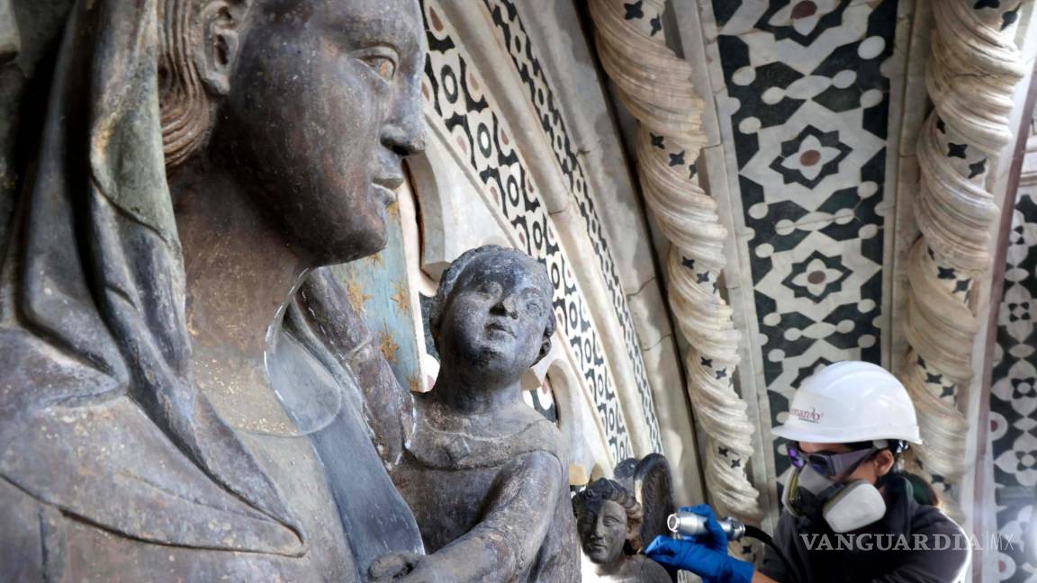 Descubren restos policromados en las esculturas blancas del Duomo de Florencia