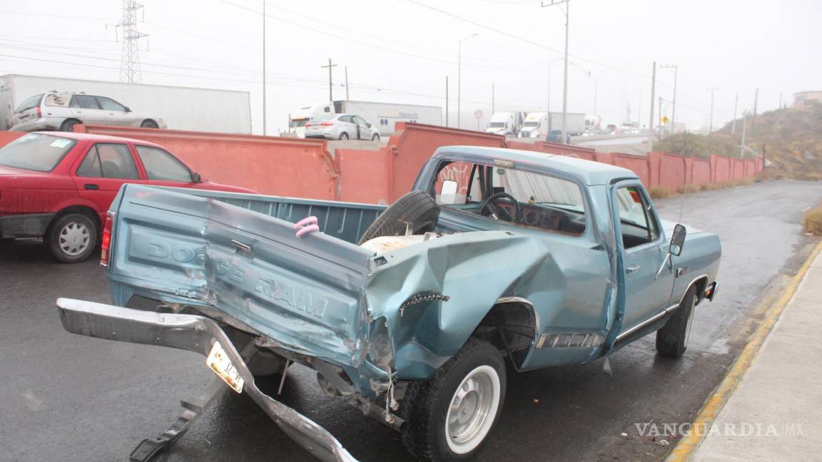 Trailero causa accidente y deja cuatro heridos en Saltillo; huye del lugar