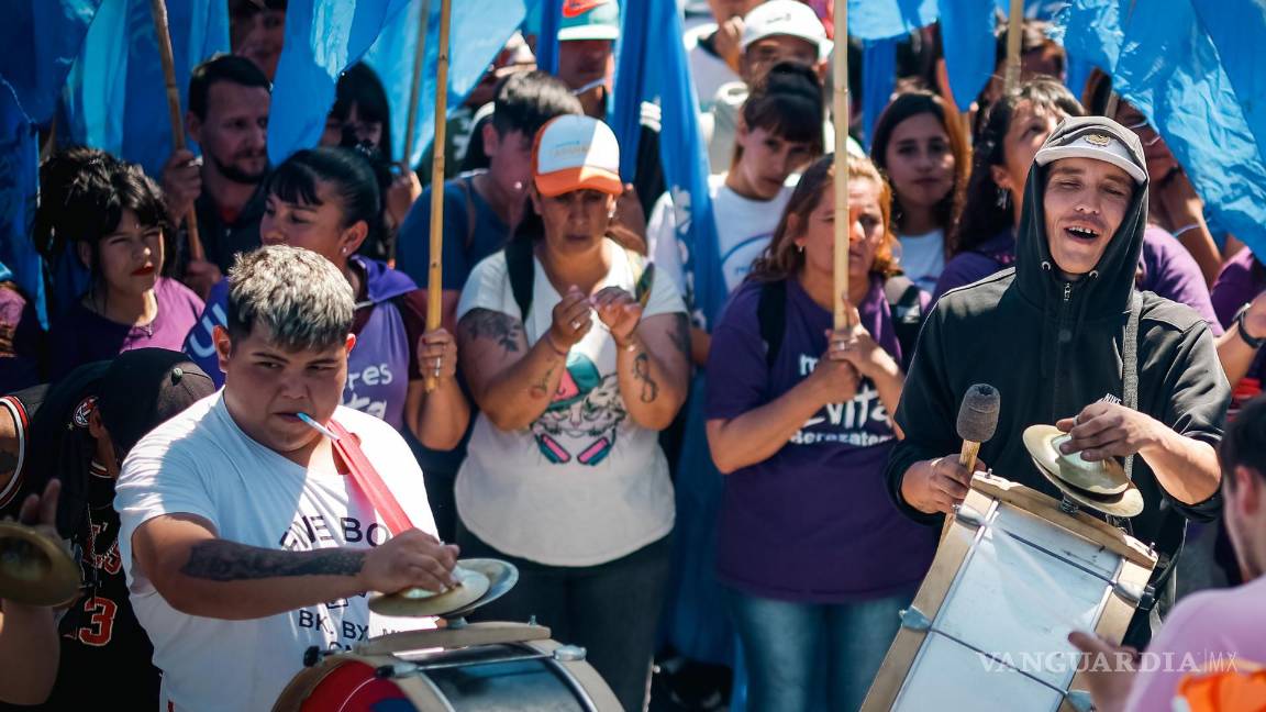 $!Sumidos en el desencanto, los más de 6.5 millones de jóvenes con derecho a voto serán claves para definir al próximo presidente de Argentina.