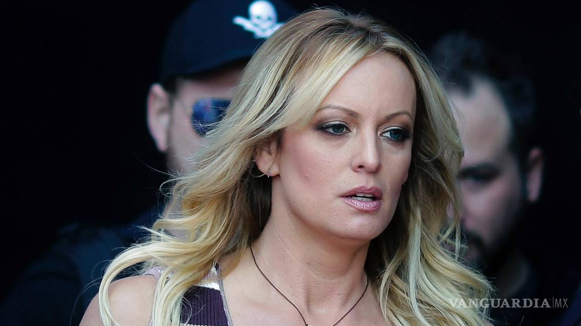 $!La actriz de cine para adultos Stormy Daniels llega a la feria de entretenimiento para adultos “Venus” en Berlín, el 11 de octubre de 2018.