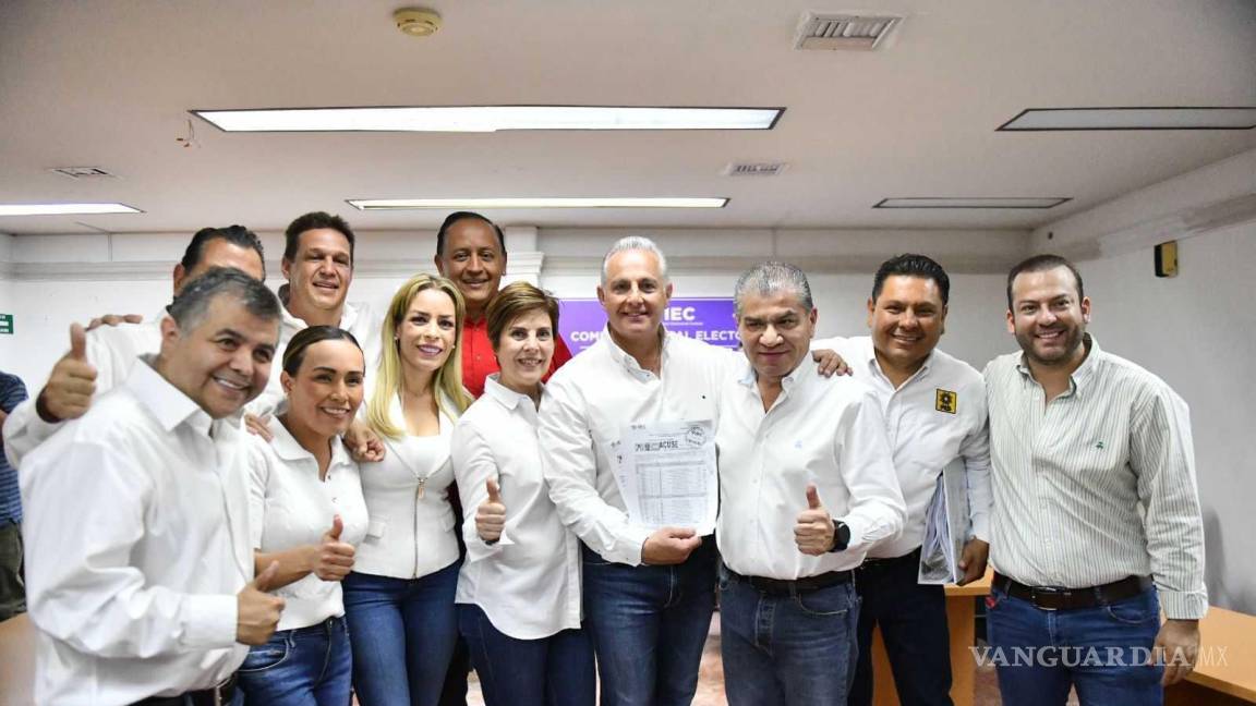 Román Cepeda se registra para la reelección por la alcaldía de Torreón