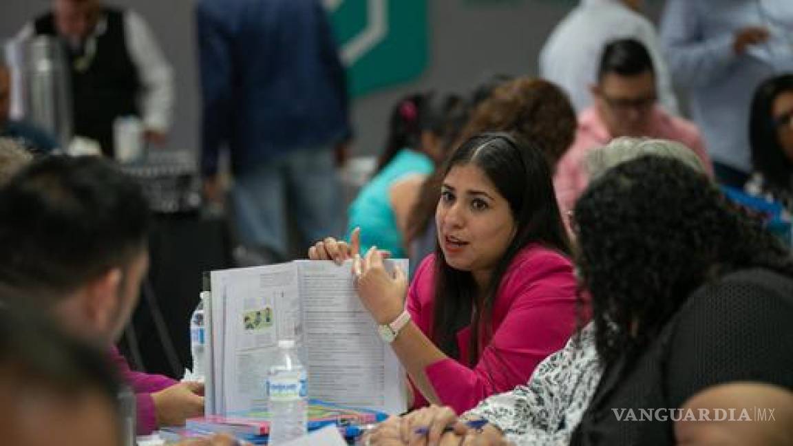 Exhortan frenar distribución de nuevos libros de texto en Nuevo León