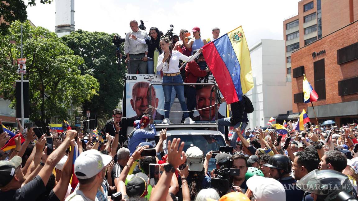$!La líder opositora de Venezuela María Corina Machado asiste a una protesta en rechazo a los resultados oficiales de las elecciones presidenciales en Caracas.