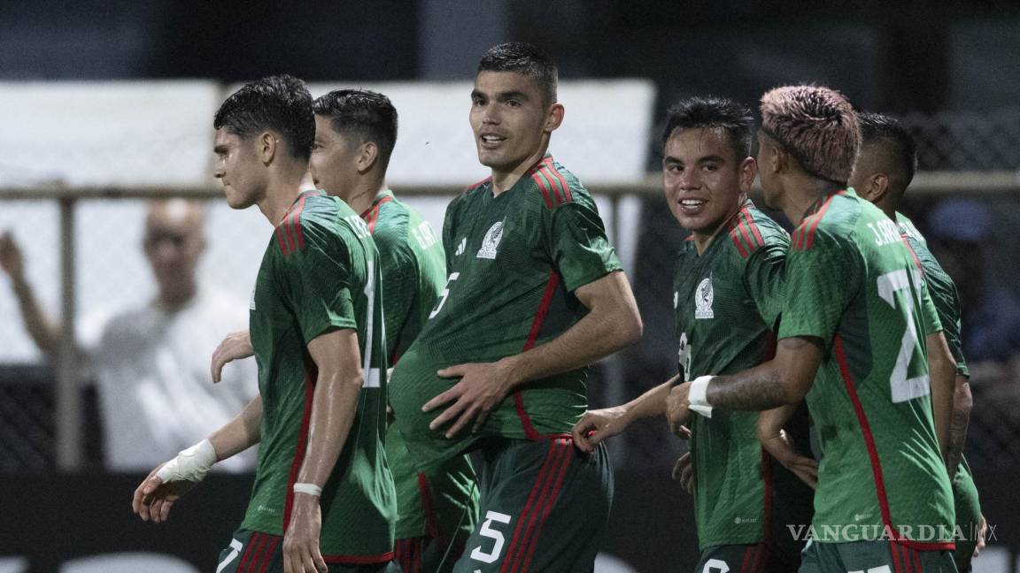 Sufriendo el primer tiempo y con ayuda del rival, México se impone 2-0 sobre Surinam
