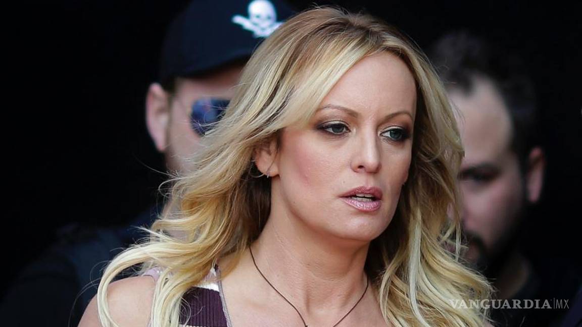 $!La actriz de películas para adultos Stormy Daniels llega para la inauguración de la feria de entretenimiento para adultos Venus en Berlín, el 11 de octubre de 2018.