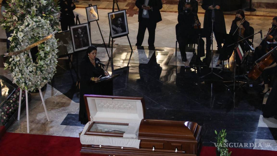 $!El Cuarteto de Cuerdas de la Orquesta Sinfónica Nacional tocó en el homenaje a Ignacio López Tarso en Bellas Artes.