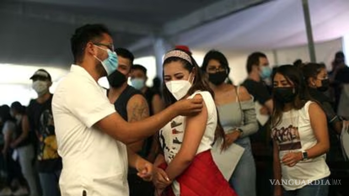 Muertos y desaparecidos se vacunaron contra COVID en México