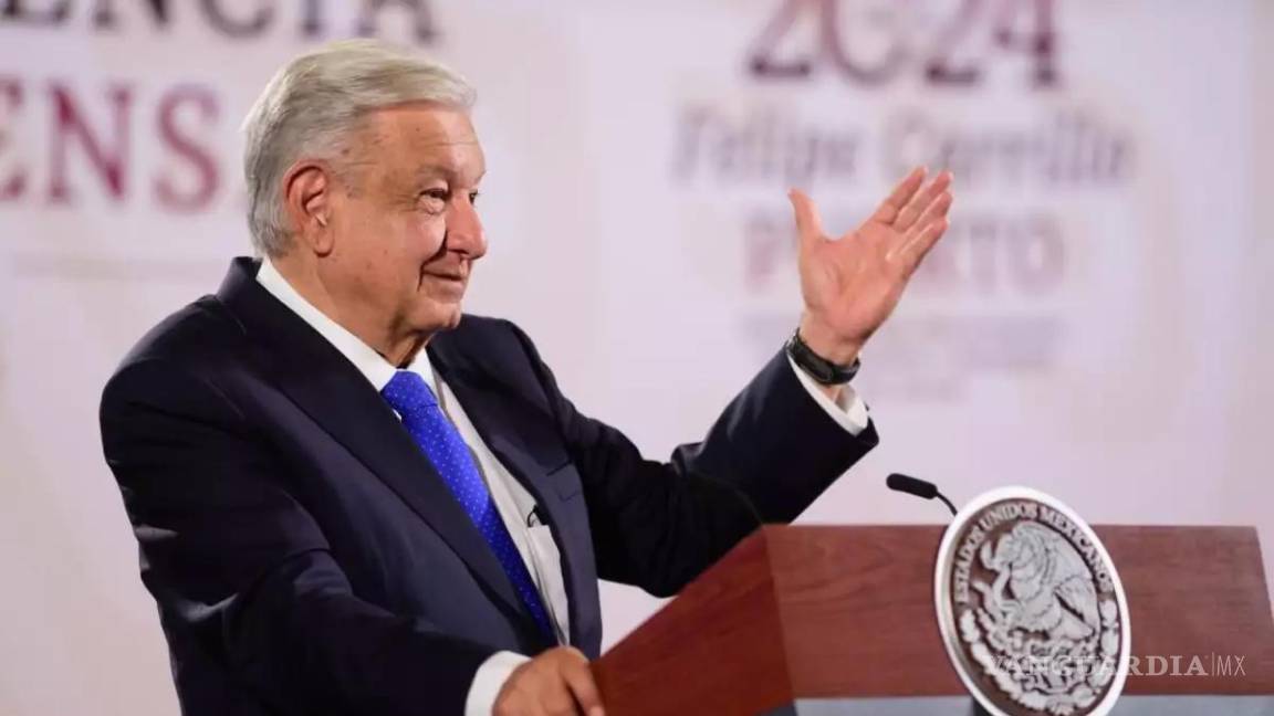 ‘No saben porque están protestando’... AMLO arremete contra protesta de la Marea Rosa en el INE por sobrerrepresentación