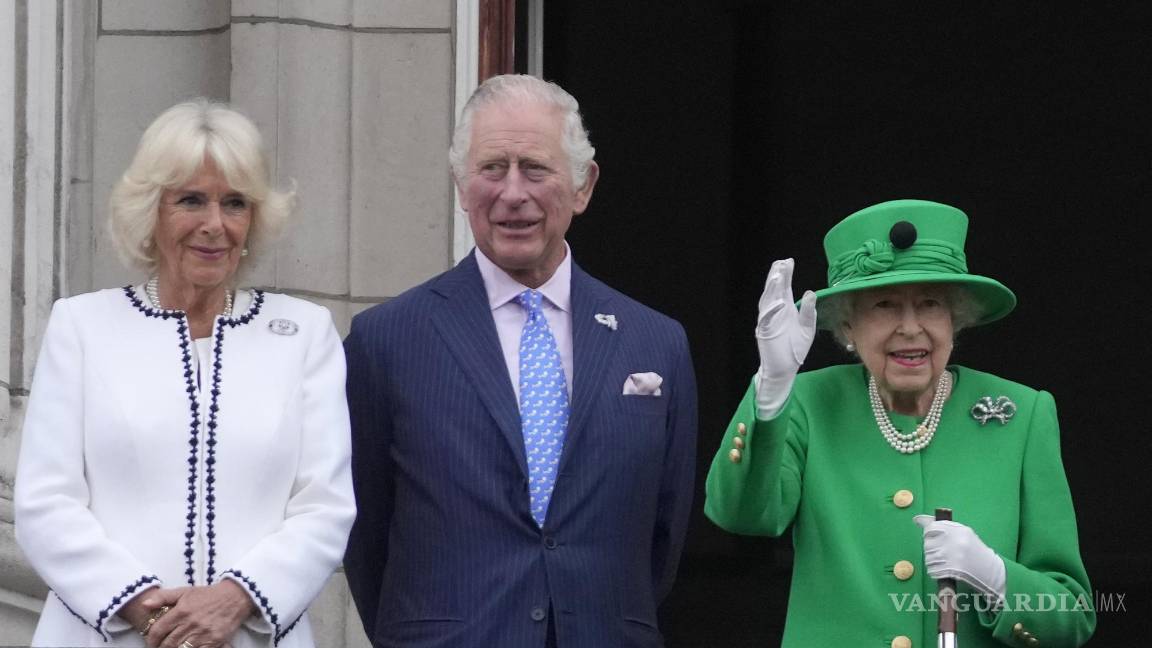 En retrospectiva: la corona británica allanó la transición para Carlos III