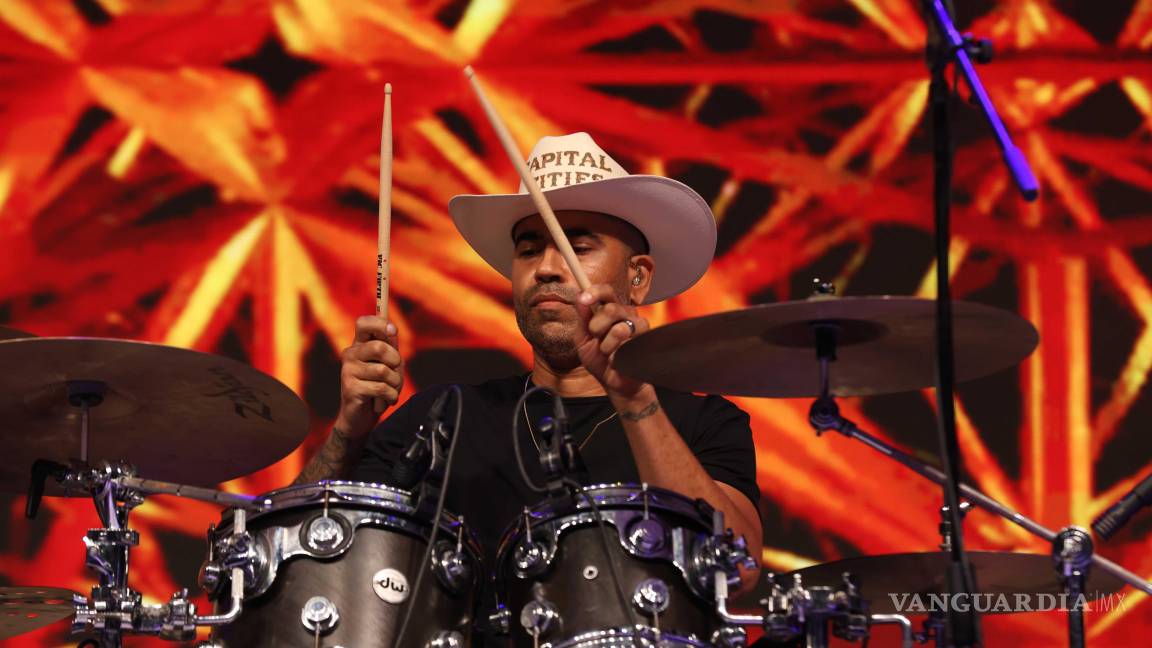 $!Ante la bienvenida que tuvieron de parte de la ciudad, los músicos del dúo portaron sombreros vaqueros.