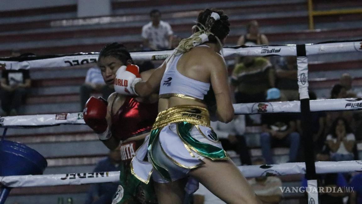 $!Impecables y potentes golpes conectaron los pugilistas en cada uno de los combates sobre el ring.