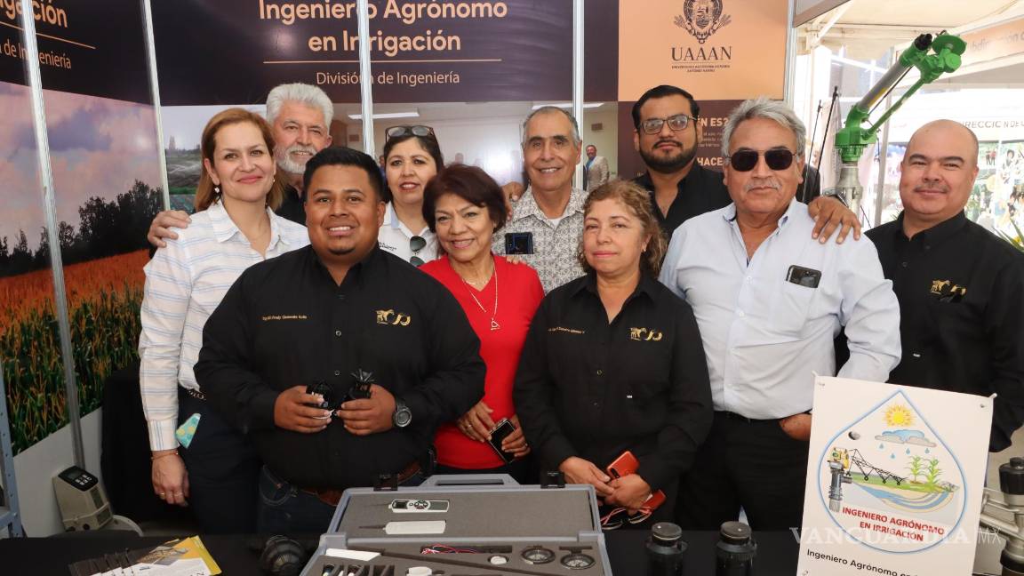 $!Egresados de distintas carreras se dieron cita para compartir los festejos de su alma mater.