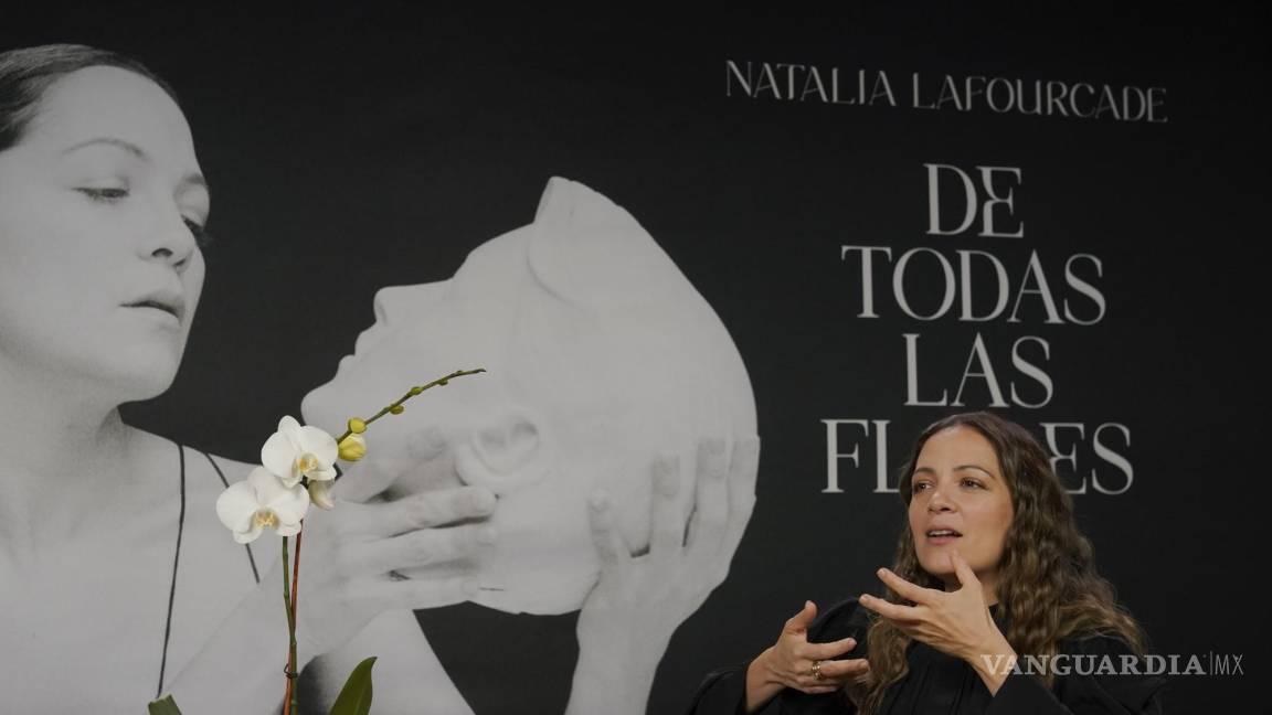 Siete años después Natalia Lafourcade lanza ‘De todas las flores’