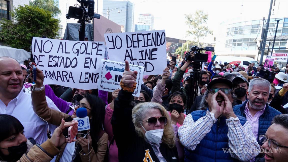 Protestan contra ‘plan B’ afuera del Senado organizaciones de la sociedad civil