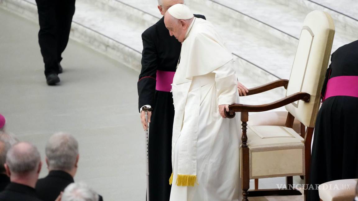 Tras suspender actividades por tener fiebre, el papa Francisco reanuda sus labores