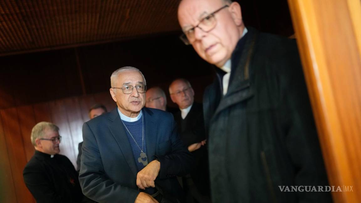 $!El obispo José Ornelas (c) en la prensa sobre el informe de la Comisión Independiente para el Estudio de los Abusos Infantiles en la Iglesia católica.