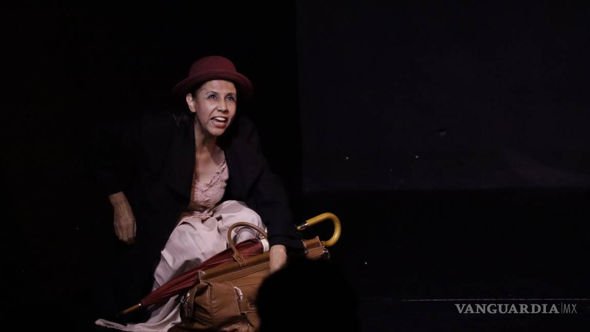 Presenta Ana Laura Corpus a una actriz cansada pero nunca vencida en ‘Las penas saben nadar’