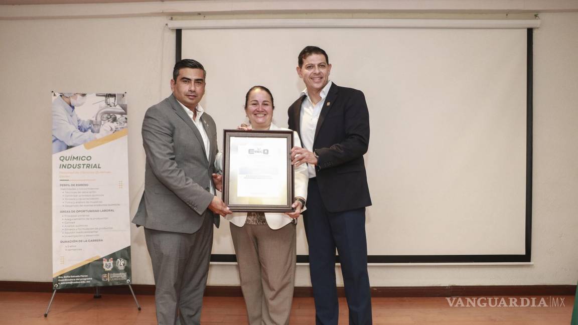 Facultad de Ciencias Químicas de la UAdeC recibe acreditación por excelencia académica