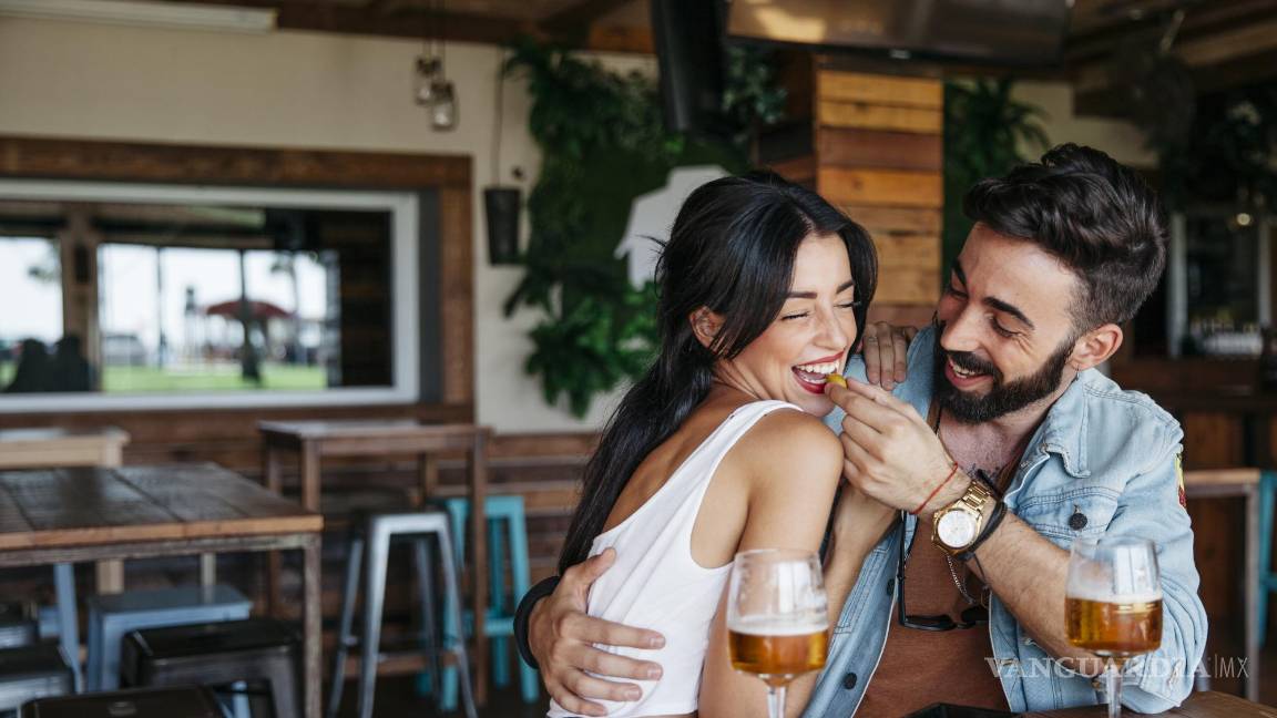 $!La psicología evolutiva sugiere que los seres humanos están biológicamente programados para sentir atracción hacia múltiples personas.