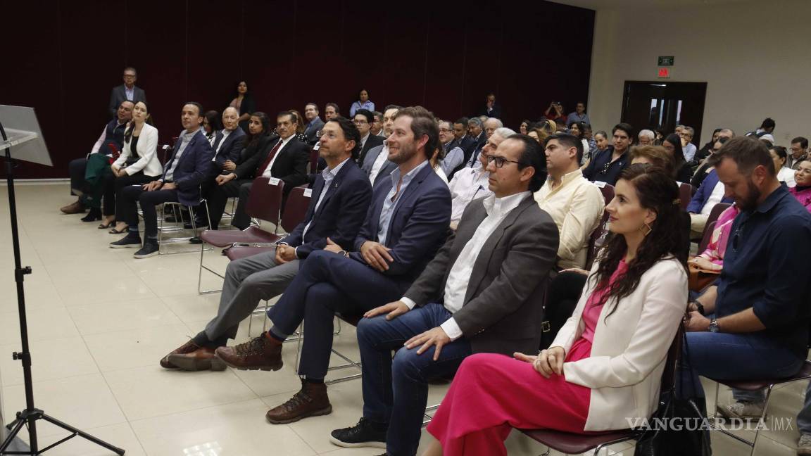 $!Empresarios e integrantes de la sociedad civil asistieron a la plática con el experto electoral.