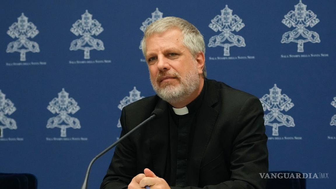 $!El padre Giacomp Costa asiste a una conferencia de prensa sobre el próximo Sínodo en el Vaticano, el jueves 21 de septiembre de 2023.
