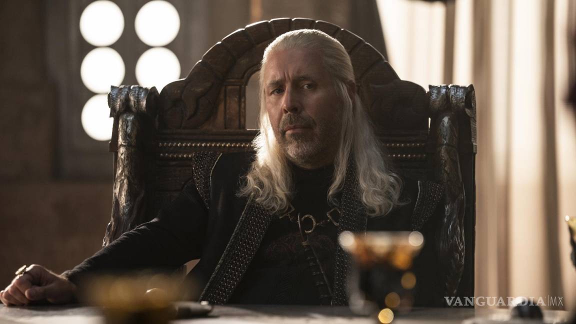 $!Paddy Considine interpreta al rey Viserys Targaryen.