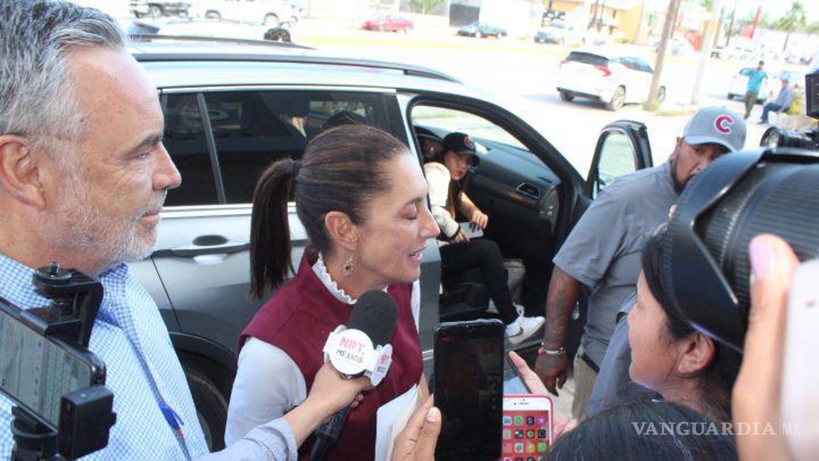 $!Sheinbaum dio declaraciones a las afueras del recinto en Monclova.