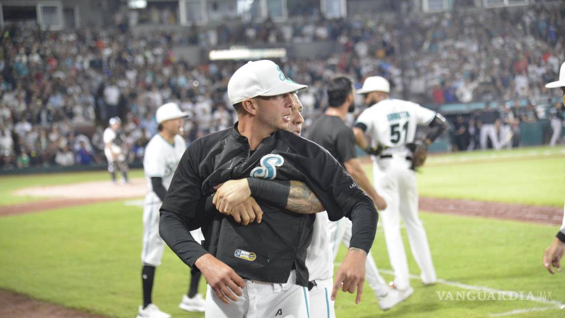 $!El enojo de los jugadores y cuerpo técnico de Saraperos era visible.