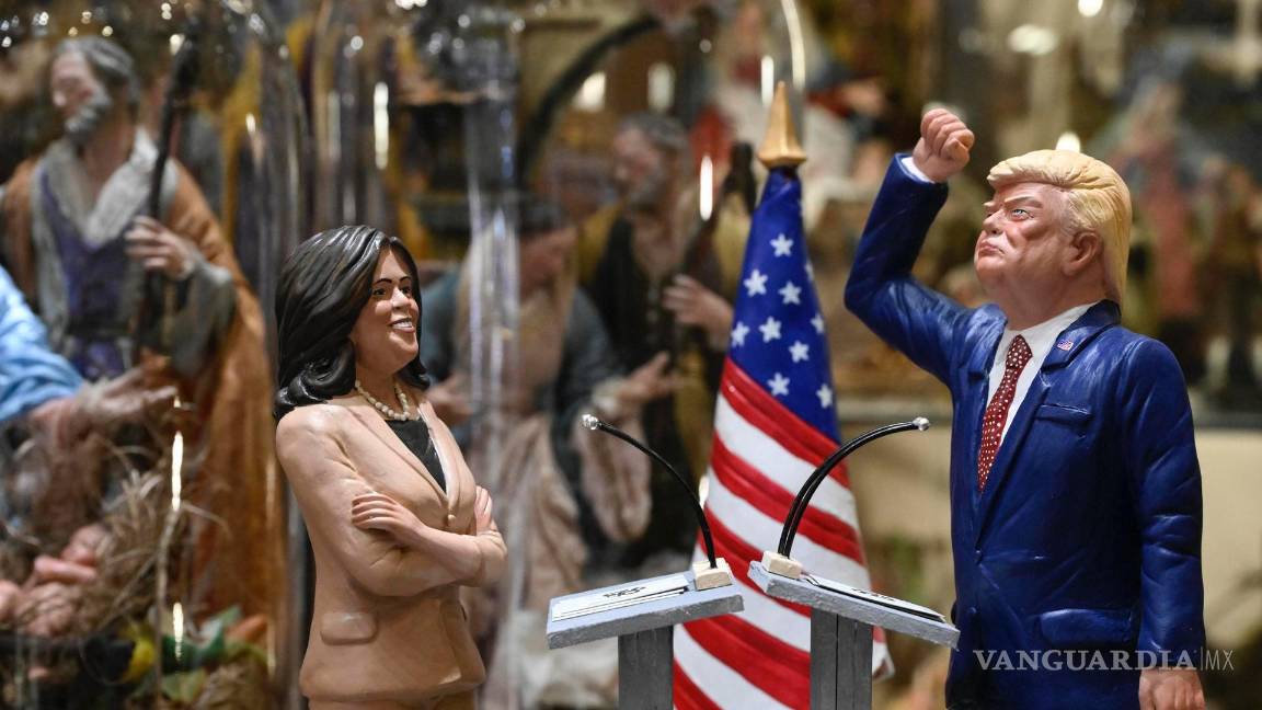 $!Figuras de terracota del candidato republicano Donald Trump y la vicepresidenta estadounidense Kamala Harris, elaboradas por Genny Di Virgilio en Nápoles, Italia.