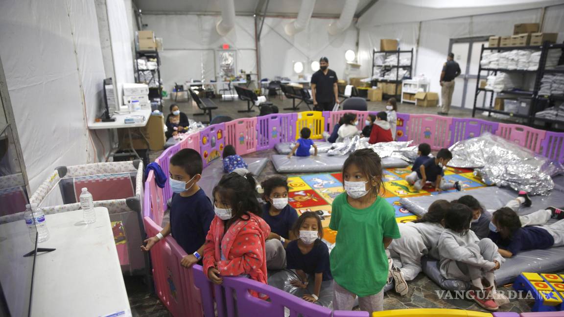 $!Bajo las reglas de Trump, los niños migrantes han permanecido en refugios un promedio de 217 días antes de ser entregados a familiares.