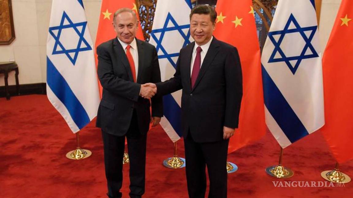 $!El primer ministro israelí, Benjamin Netanyahu, izquierda, y el presidente chino, Xi Jinping, antes de sus conversaciones en la residencia estatal Diaoyutai en Beijing.
