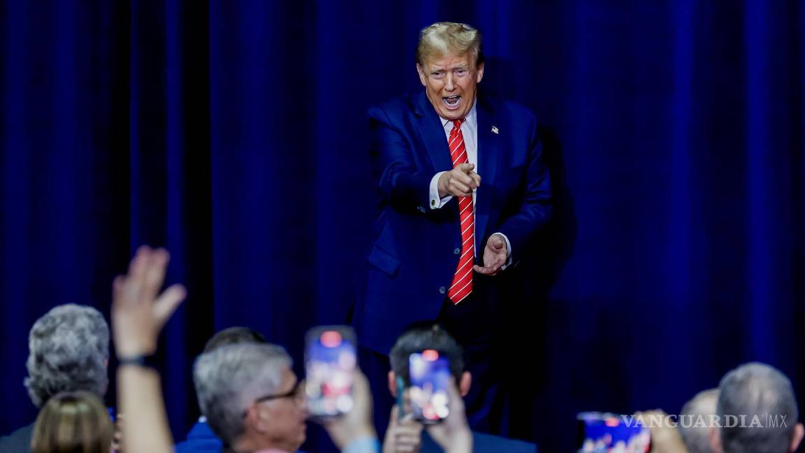 $!Donald Trump participa durante un evento de campaña “Get Out the Vote Rally” en el Forum River Center en Roma, Georgia.