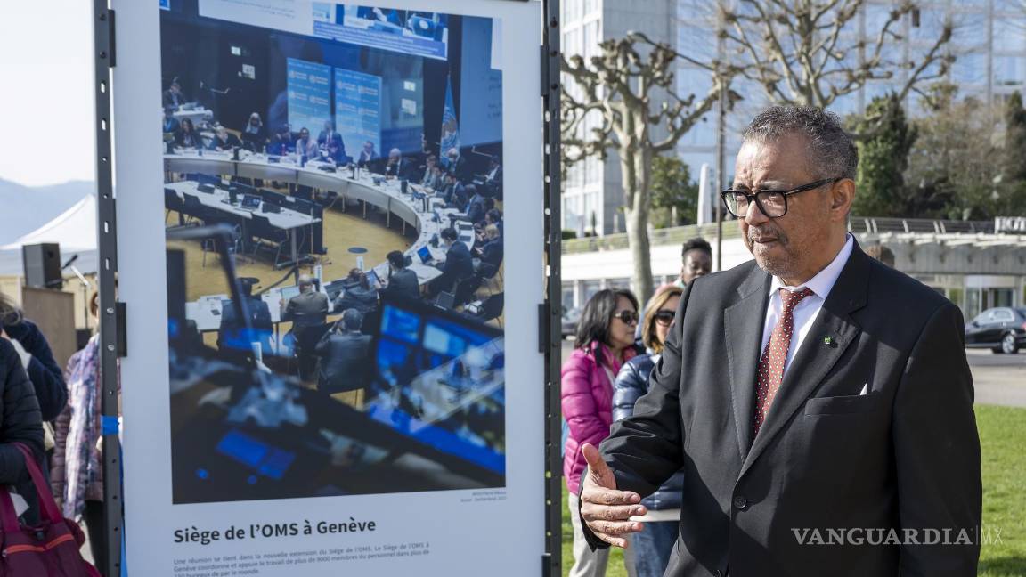 $!Tedros Adhanom Ghebreyesus, director General de la OMS, asiste a la exposición “Salud en imágenes, 75 años de avances y desafíos” en Ginebra, Suiza.